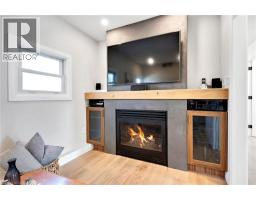 28 MACPHERSON Crescent - 21