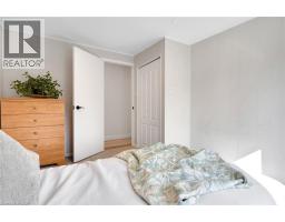 28 MACPHERSON Crescent - 23