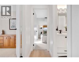 28 MACPHERSON Crescent - 25