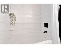 28 MACPHERSON Crescent - 29