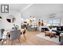 28 MACPHERSON Crescent - 3