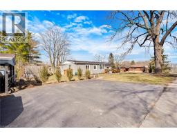 28 MACPHERSON Crescent - 36