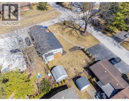 28 MACPHERSON Crescent - 37