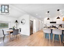 28 MACPHERSON Crescent - 4