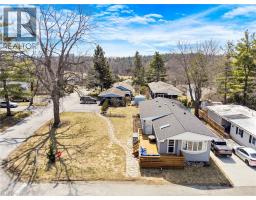 28 MACPHERSON Crescent - 41