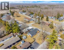 28 MACPHERSON Crescent - 44