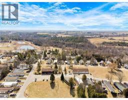 28 MACPHERSON Crescent - 46