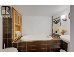 350 VICTORIA Street S - 17