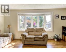 12 MILLER Crescent - 16