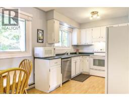 12 MILLER Crescent - 19