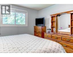 12 MILLER Crescent - 24