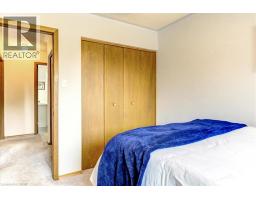 12 MILLER Crescent - 28