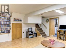 12 MILLER Crescent - 35