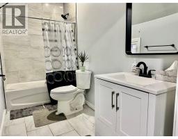 252 ROBINSON Street - 29