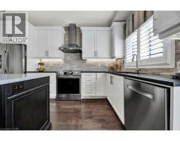 15 PIETER VOS Drive - 12