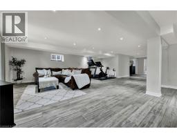 15 PIETER VOS Drive - 32