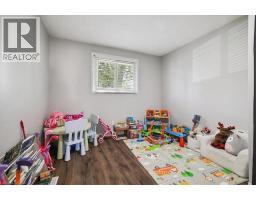 9 INGLEWOOD Street - 13