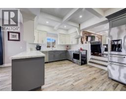 76 BAIRD Street S - 13