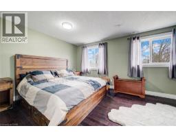 76 BAIRD Street S - 21