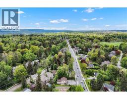 51 WILSON Street E - 16