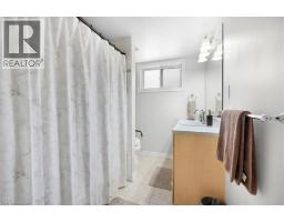 26 WILTSHIRE Drive - 36