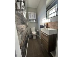 36 ANGELA Crescent - 29