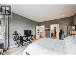 27 RIDGEWOOD Crescent - 25