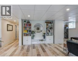 27 RIDGEWOOD Crescent - 32