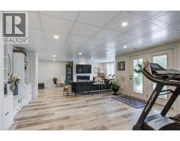 27 RIDGEWOOD Crescent - 34