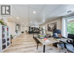 27 RIDGEWOOD Crescent - 36