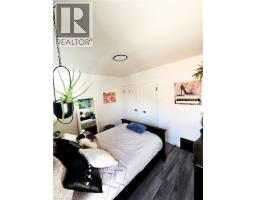 34 CHRISTOPHER Drive - 10