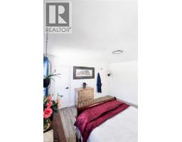 34 CHRISTOPHER Drive - 11