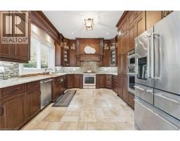 855 AVENUE Road - 19