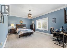 855 AVENUE Road - 32