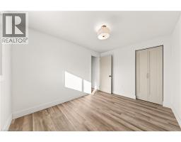 97 MOFFAT Drive - 27