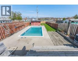 97 MOFFAT Drive - 36