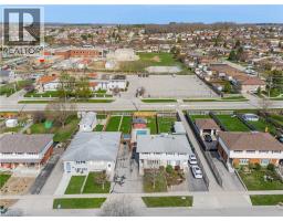 97 MOFFAT Drive - 40