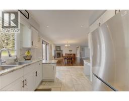 96 KING Street E - 12