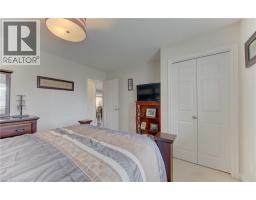 96 KING Street E - 22