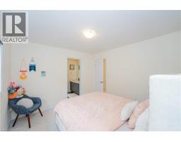 22 OAKTREE Drive - 31