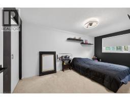 16 MACCOLL Place - 11