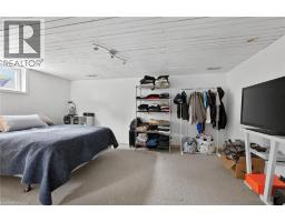 16 MACCOLL Place - 17