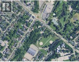 302 DUNDAS Street N - 2