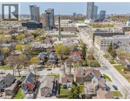 11 HEINS Avenue - 42