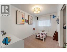 32 DONLY Drive N - 19