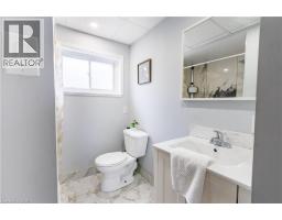 18 SILVERDALE Crescent - 22