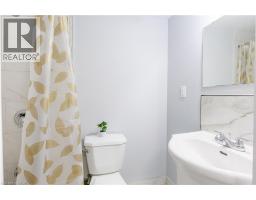 18 SILVERDALE Crescent - 27