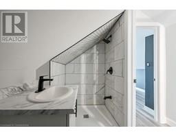 16 WEBLING Street - 23