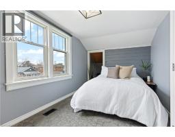 108 NELSON Street E - 13