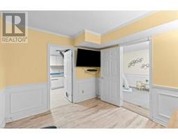 44 CEDARLAND Drive - 40